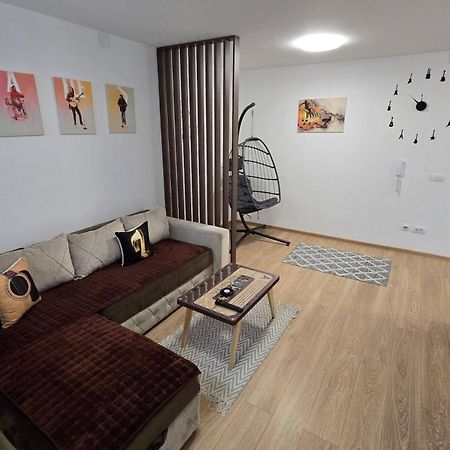 Apartman Muzika 雅戈丁那 外观 照片