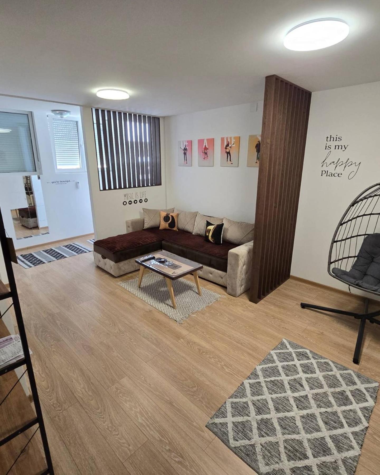 Apartman Muzika 雅戈丁那 外观 照片