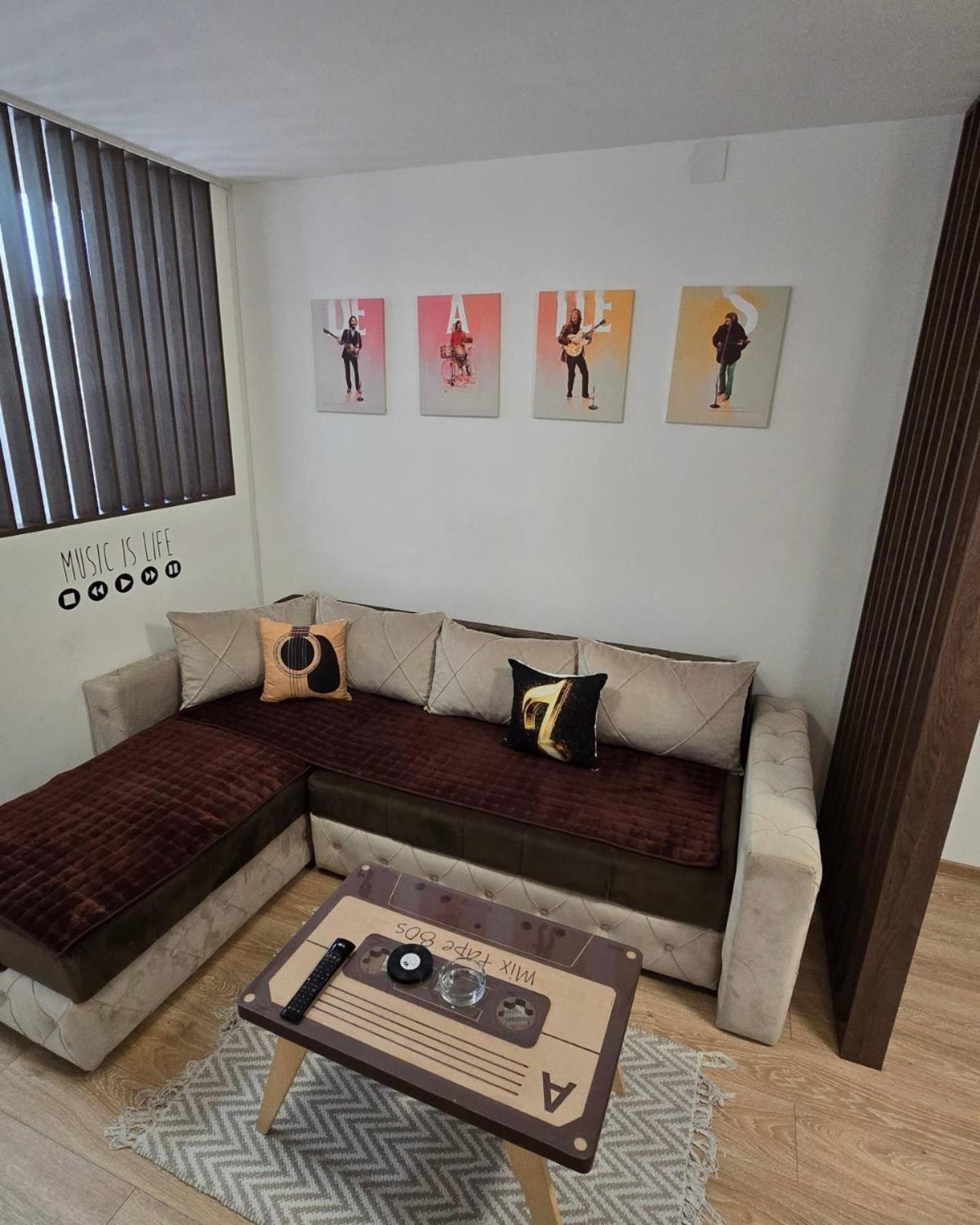 Apartman Muzika 雅戈丁那 外观 照片