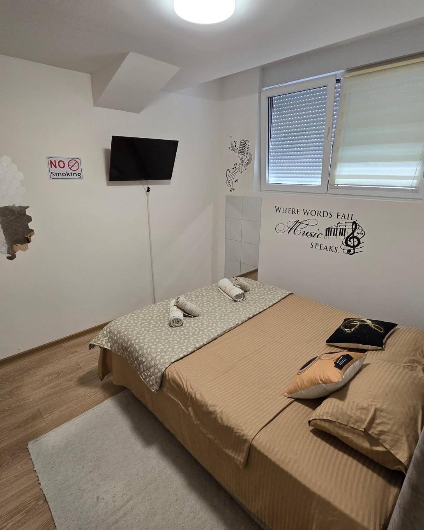 Apartman Muzika 雅戈丁那 外观 照片